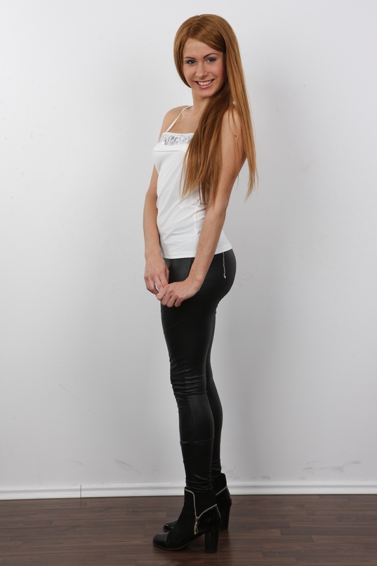 1. Download full pics of Tereza (22) from czechcasting.com