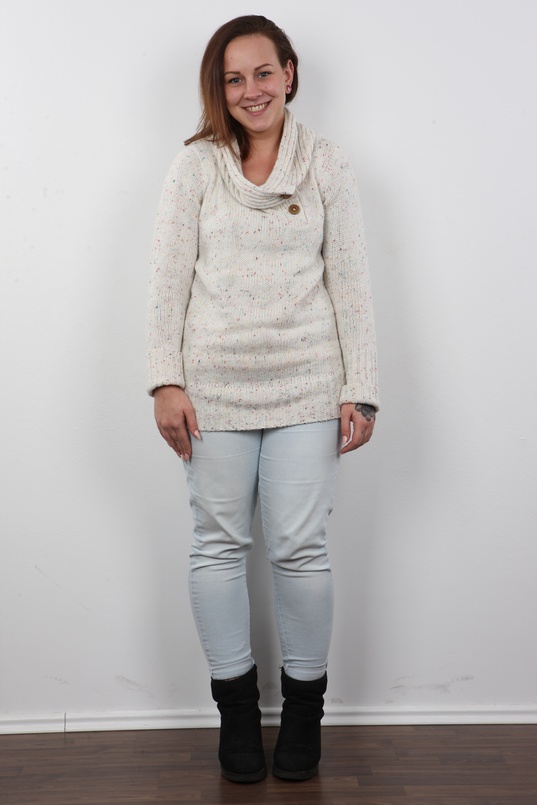 2. Download full pics of Jana (24) from czechcasting.com