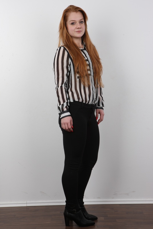 1. Download full pics of Eliska (18) from czechcasting.com