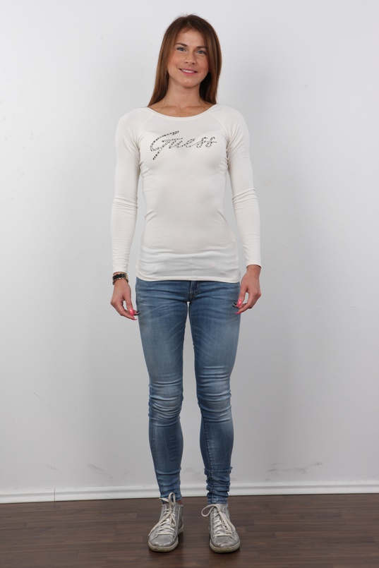 2. Download full pics of Pavla (27) from czechcasting.com