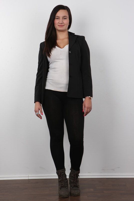 2. Download full pics of Iveta (18) from czechcasting.com