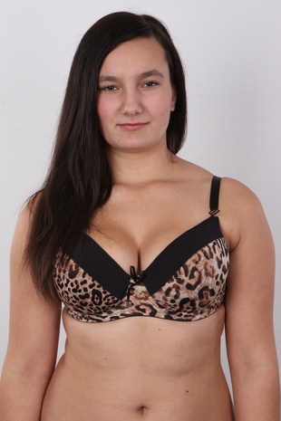 3. Download full pics of model Iveta (18) from czechcasting.com