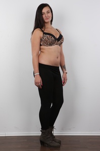 4. Download full pics of Iveta (18) from czechcasting.com