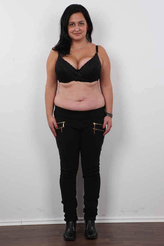 4. Download full pics of Nikola (29) from czechcasting.com