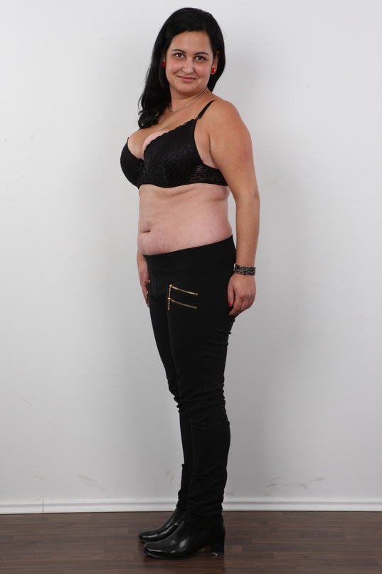 5. Download full pics of Nikola (29) from czechcasting.com