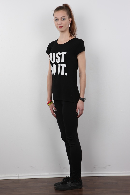 1. Download full pics of Tereza (20) from czechcasting.com