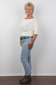 2. Download full pics of Anna (68) from czechcasting.com