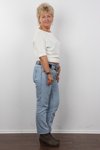 1. Download full pics of Anna (68) from czechcasting.com