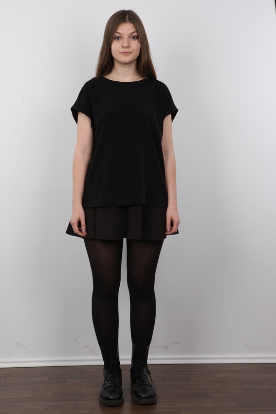 2. Download full pics of Marketa (18) from czechcasting.com