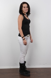 2. Download full pics of Dana (20) from czechcasting.com