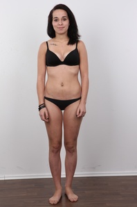 4. Download full pics of Dana (20) from czechcasting.com