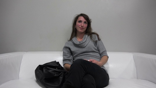 1. Download full pics of Jana (28) from czechcasting.com