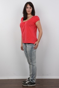 1. Download full pics of Iva (25) from czechcasting.com