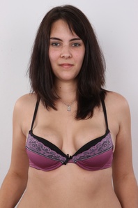 3. Download full pics of Iva (25) from czechcasting.com