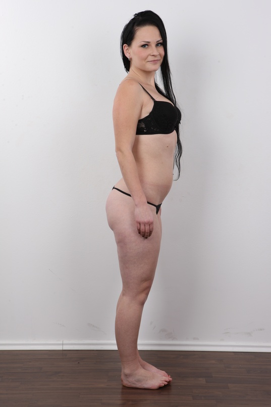 8. Download full pics of Joana (23) from czechcasting.com