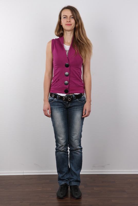 2. Download full pics of Diana (26) from czechcasting.com