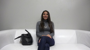 1. Download full pics of Anna (24) from czechcasting.com