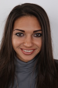 1. Download full pics of Anna (24) from czechcasting.com