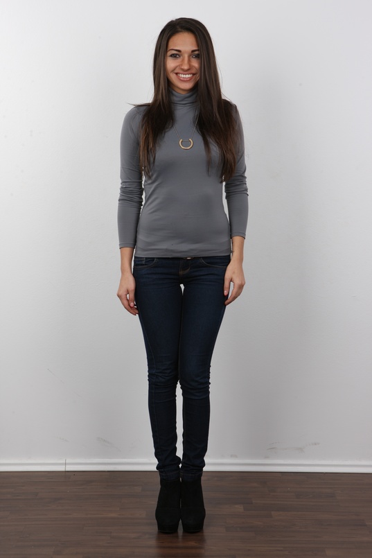 2. Download full pics of Anna (24) from czechcasting.com