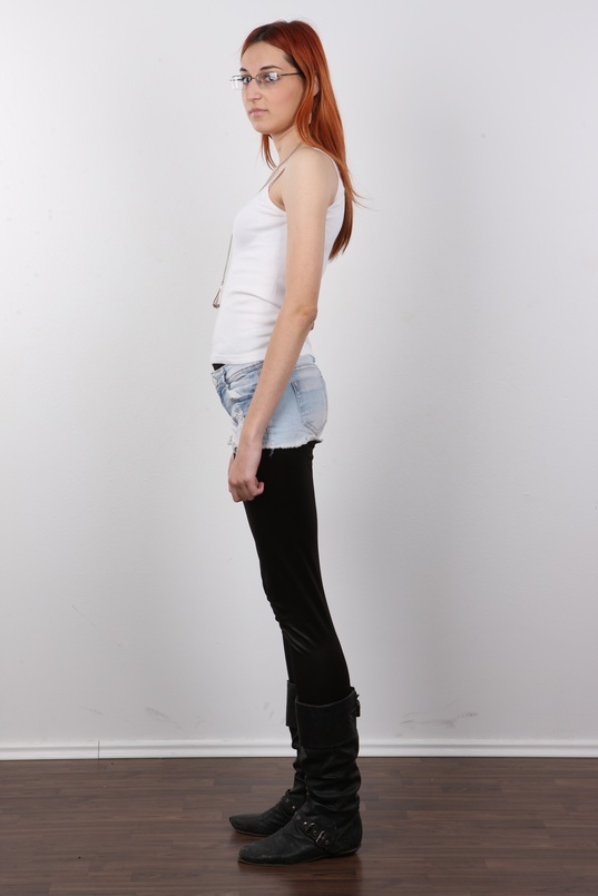 3. Download full pics of Zlatka (21) from czechcasting.com