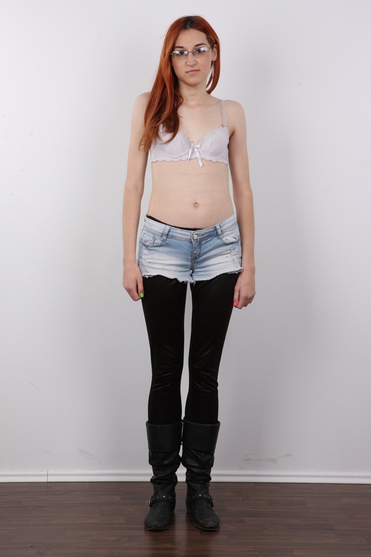 4. Download full pics of Zlatka (21) from czechcasting.com