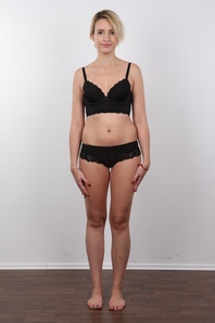 4. Download full pics of Eva (25) from czechcasting.com