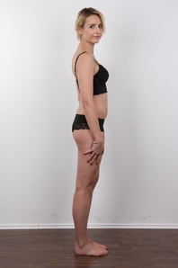 5. Download full pics of Eva (25) from czechcasting.com