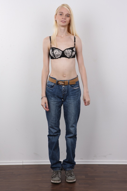 4. Download full pics of Kristyna (22) from czechcasting.com