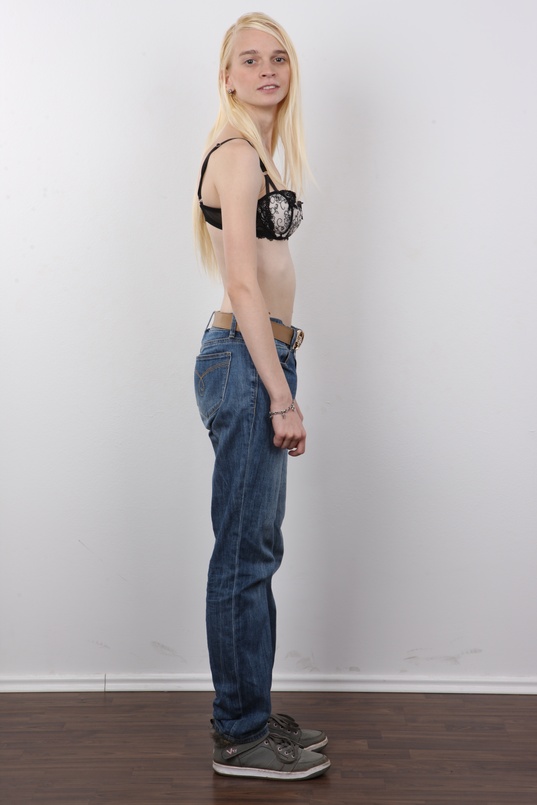 5. Download full pics of Kristyna (22) from czechcasting.com