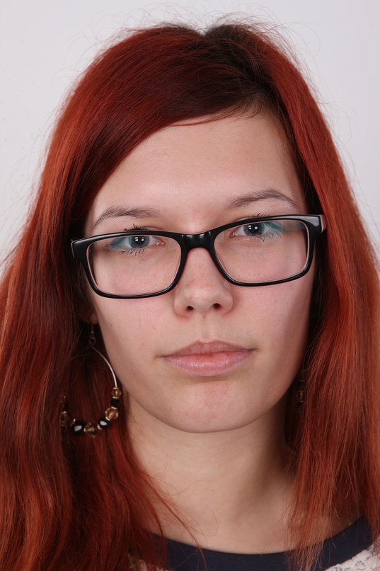 1. Download full pics of Simona (21) from czechcasting.com