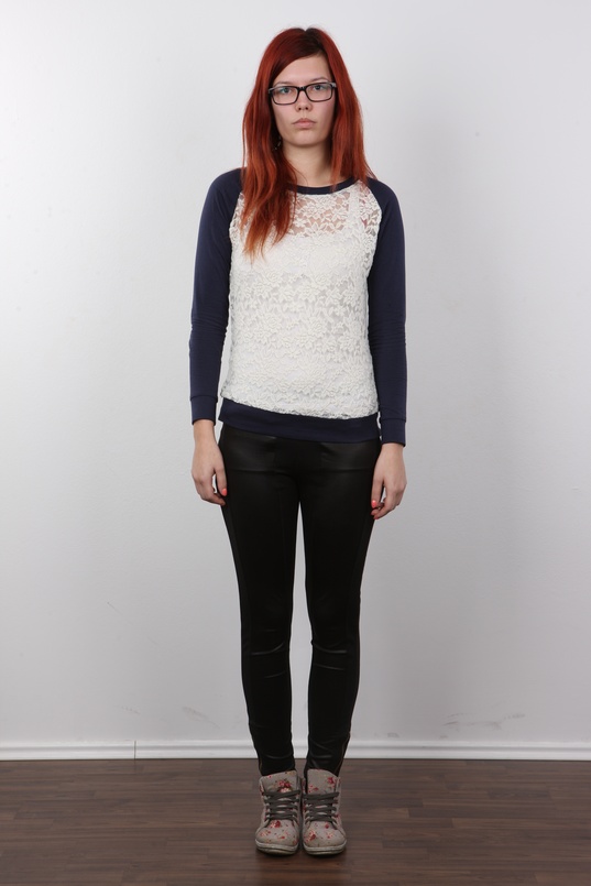 2. Download full pics of Simona (21) from czechcasting.com