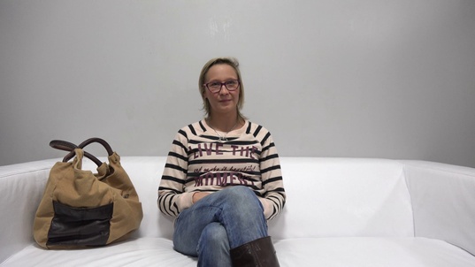 1. Download full pics of Martina (27) from czechcasting.com