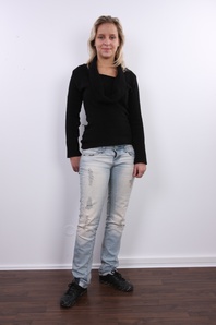 2. Download full pics of Nikola (18) from czechcasting.com