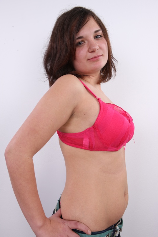 6. Download full pics of Jirina (23) from czechcasting.com