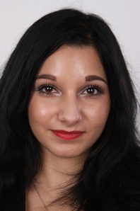 1. Download full pics of Pavlina (20) from czechcasting.com