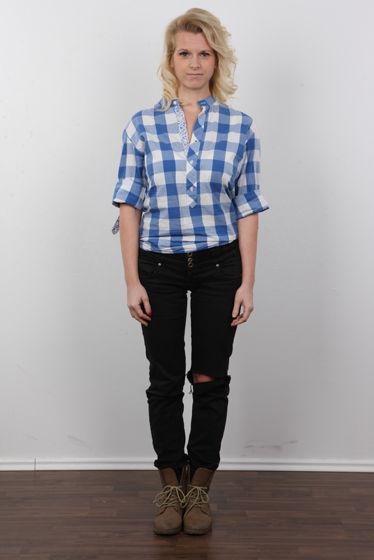 2. Download full pics of Katarina (28) from czechcasting.com