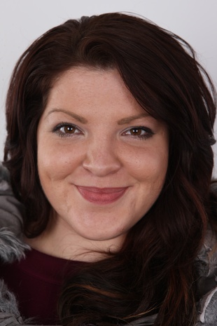 1. Download full pics of model Zuzka (25) from czechcasting.com