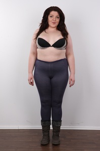 4. Download full pics of Zuzka (25) from czechcasting.com