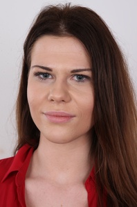 1. Download full pics of Martina (18) from czechcasting.com