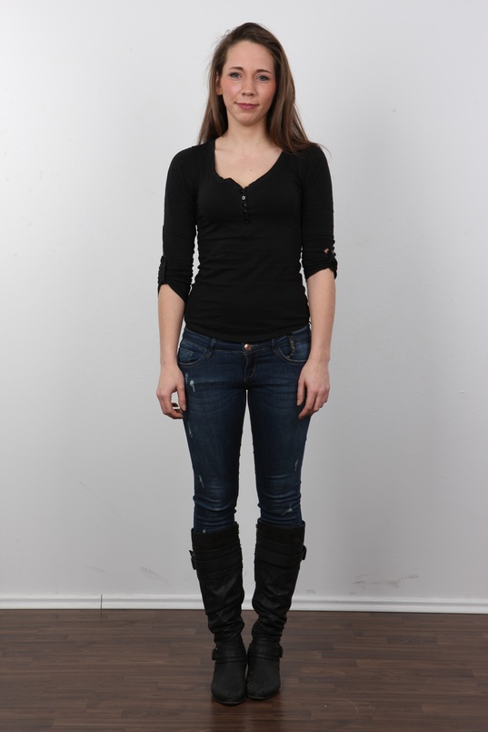 2. Download full pics of Lucka (23) from czechcasting.com