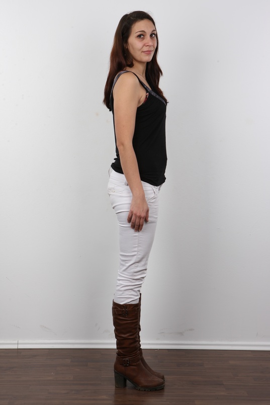 3. Download full pics of Jarka (23) from czechcasting.com