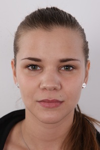 1. Download full pics of Izabela (21) from czechcasting.com