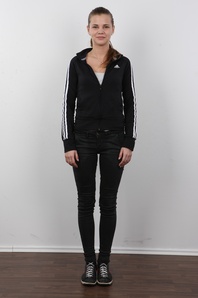 2. Download full pics of Izabela (21) from czechcasting.com