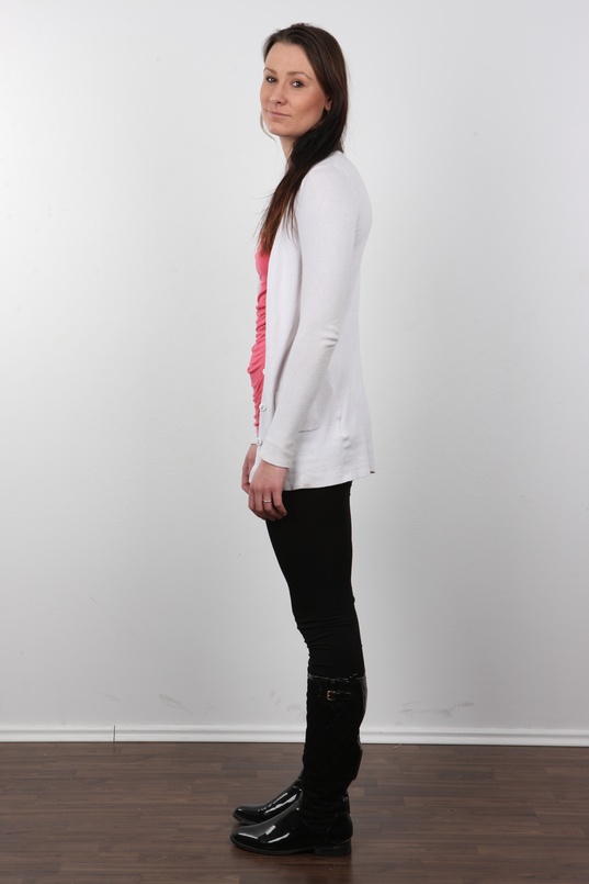 3. Download full pics of Katerina (25) from czechcasting.com