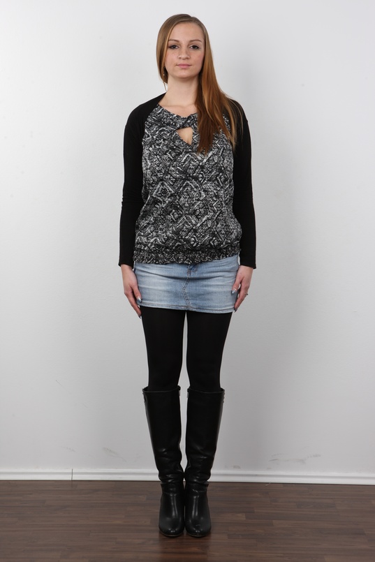 2. Download full pics of Renata (22) from czechcasting.com