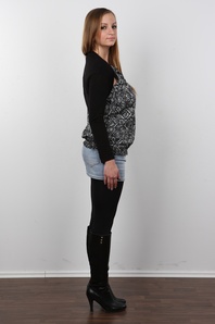 3. Download full pics of Renata (22) from czechcasting.com