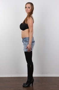 5. Download full pics of Renata (22) from czechcasting.com