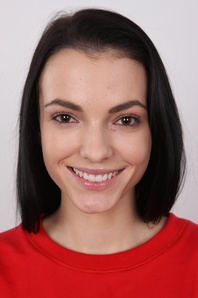 1. Download full pics of Eva (21) from czechcasting.com