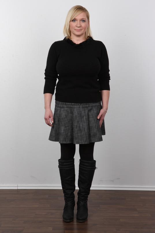 2. Download full pics of Jana (41) from czechcasting.com