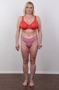 7. Download full pics of Jana (41) from czechcasting.com